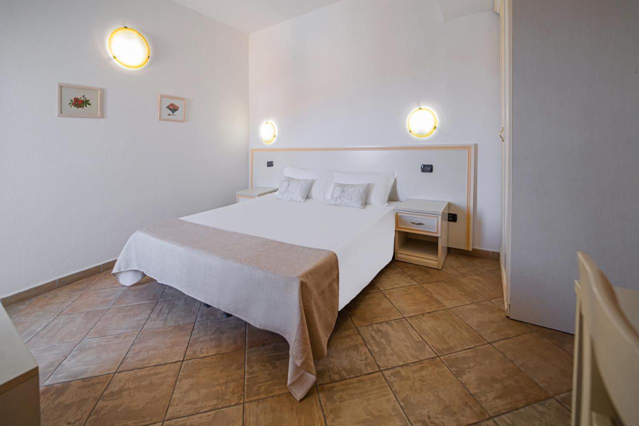 Il Gabbiano Hotel La Maddalena  Luaran gambar