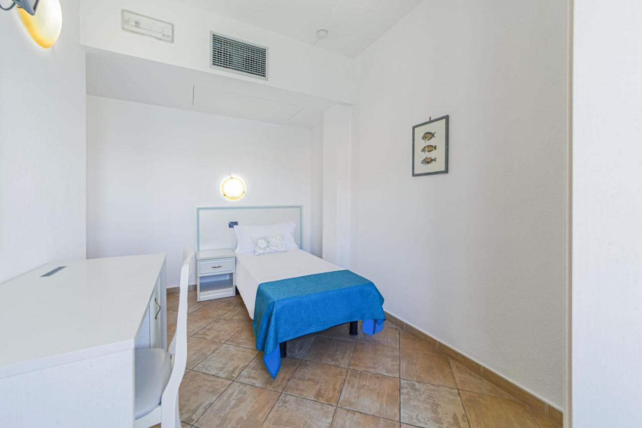 Il Gabbiano Hotel La Maddalena  Luaran gambar