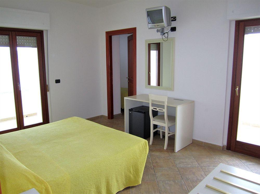 Il Gabbiano Hotel La Maddalena  Luaran gambar